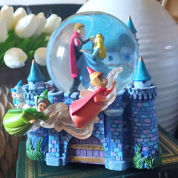 Disney Snow Globe Once Upon a Dream Music Box Sleeping Beauty - Picture 1 of 12
